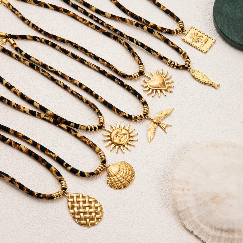 Fashion stainless steel pendant with leopard print velvet rope, women's design necklace, versatile for autumn and winter