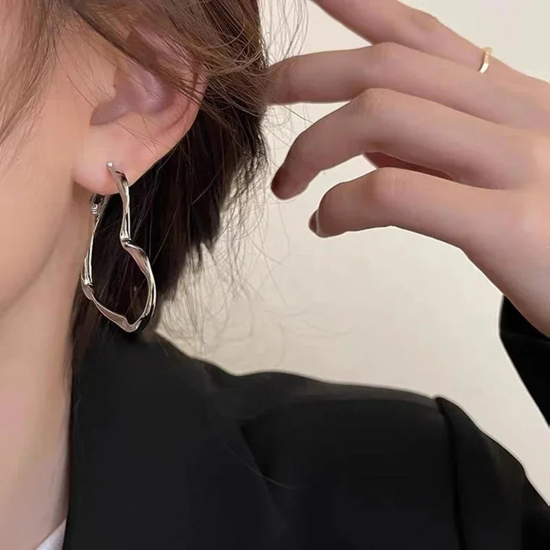 1Pair Big Hollow Heart Pendant Hoop Earring Women Fashion Exaggerated Heart Design Earring Cuff for Gir Jewelry Gift