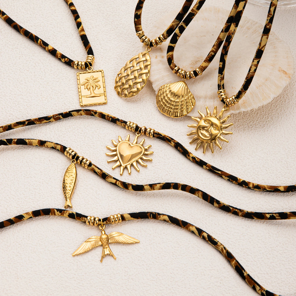 Fashion stainless steel pendant with leopard print velvet rope, women's design necklace, versatile for autumn and winter